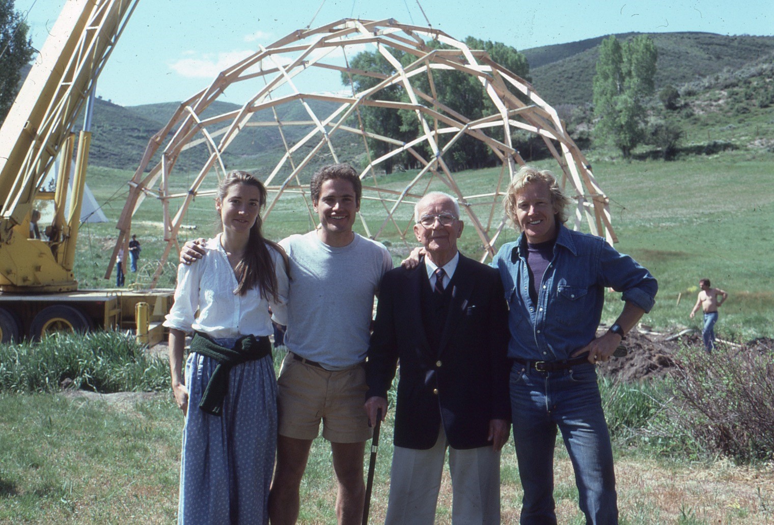 Amy C. Edmondson stands with John Katzenberger, Buckminster Fuller, Thomas Crum in front of a geodesic dome in1982)